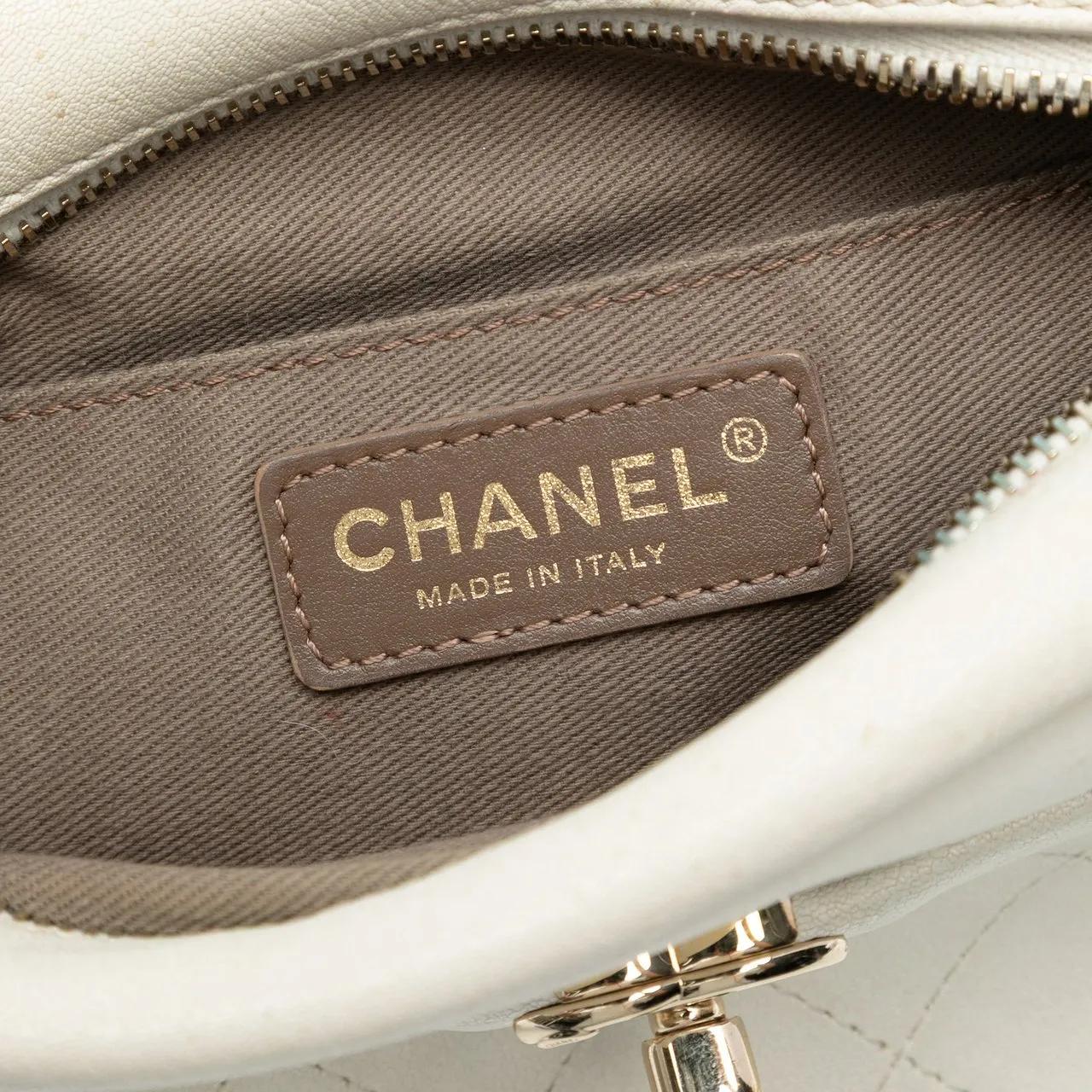 Thumbnail - Chanel Hobo Bags - Small Quilted Goatskin Casual Trip Camera Bag - Gr. unisize - in Weiß - für Damen