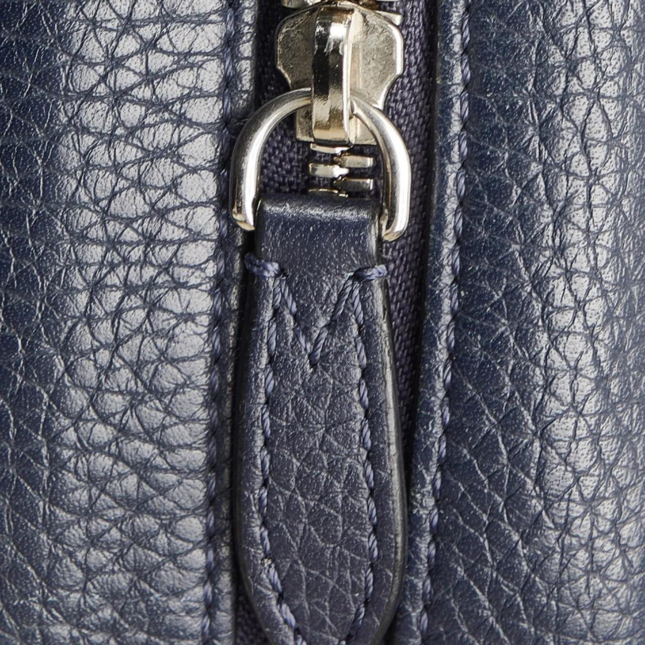 Louis Vuitton Hobo bags 2017 Taurillon Danube LV Circle PM in blauw