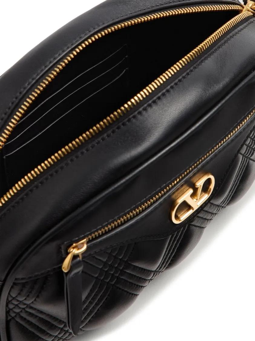Valentino Garavani Hobo bags Quiltie 67 Medium Camera Bag in zwart