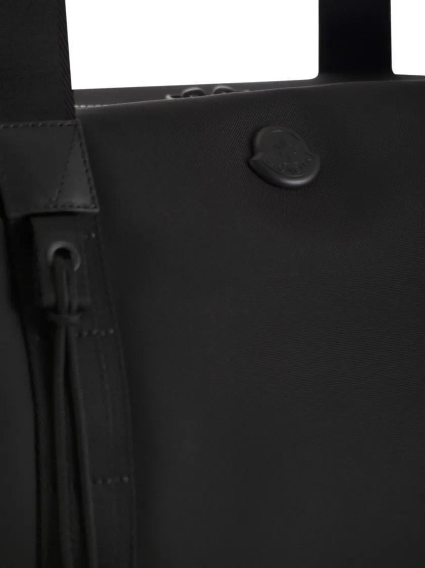 Thumbnail - Moncler Koffer - Water-Repellent Tech Duffle Bag With Leather Trim - Gr. unisize - in Schwarz - für Damen