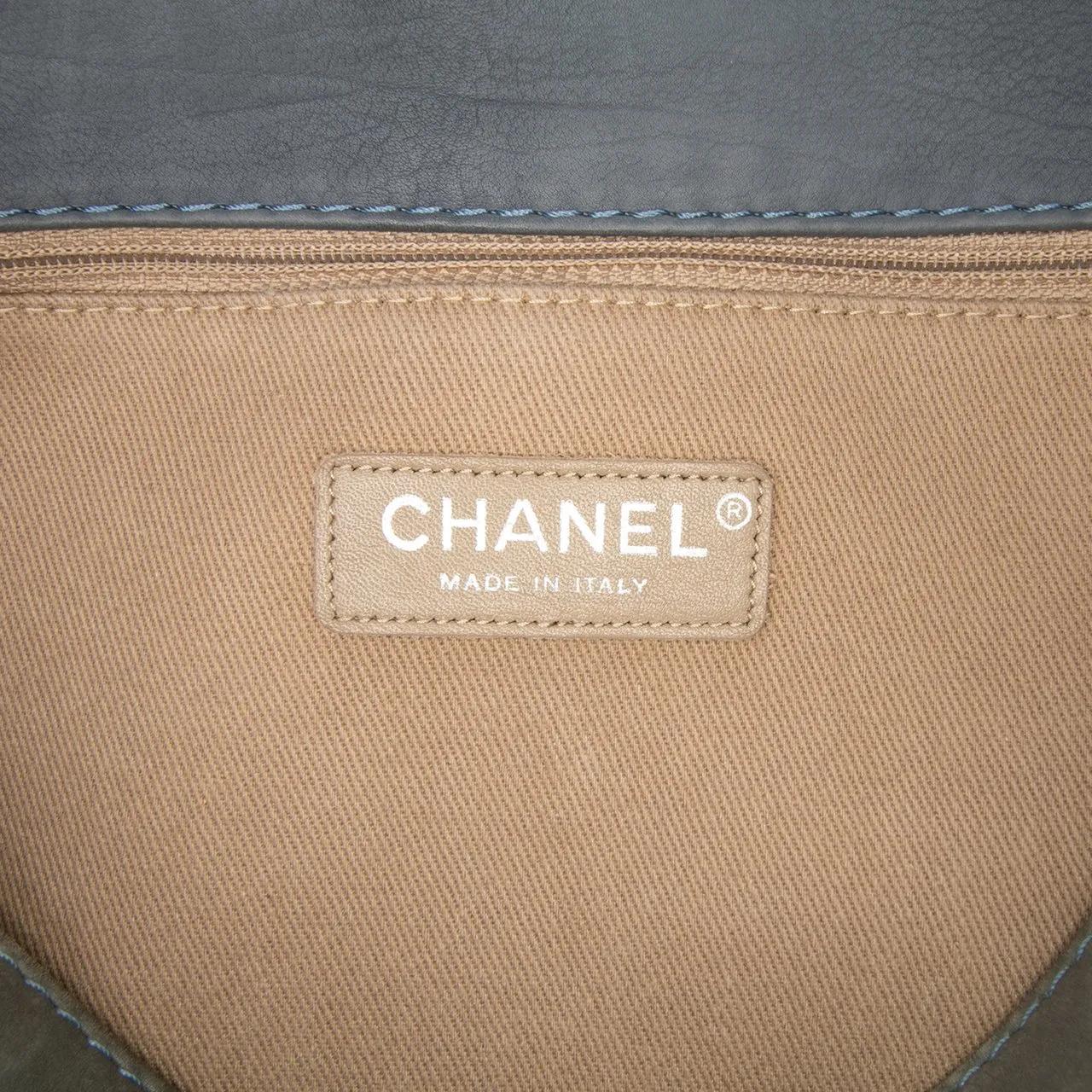 Thumbnail - Chanel Shopper - Large Calfskin Ultra Stitch Hamptons Enamel CC Tot - Gr. unisize - in Blau - für Damen