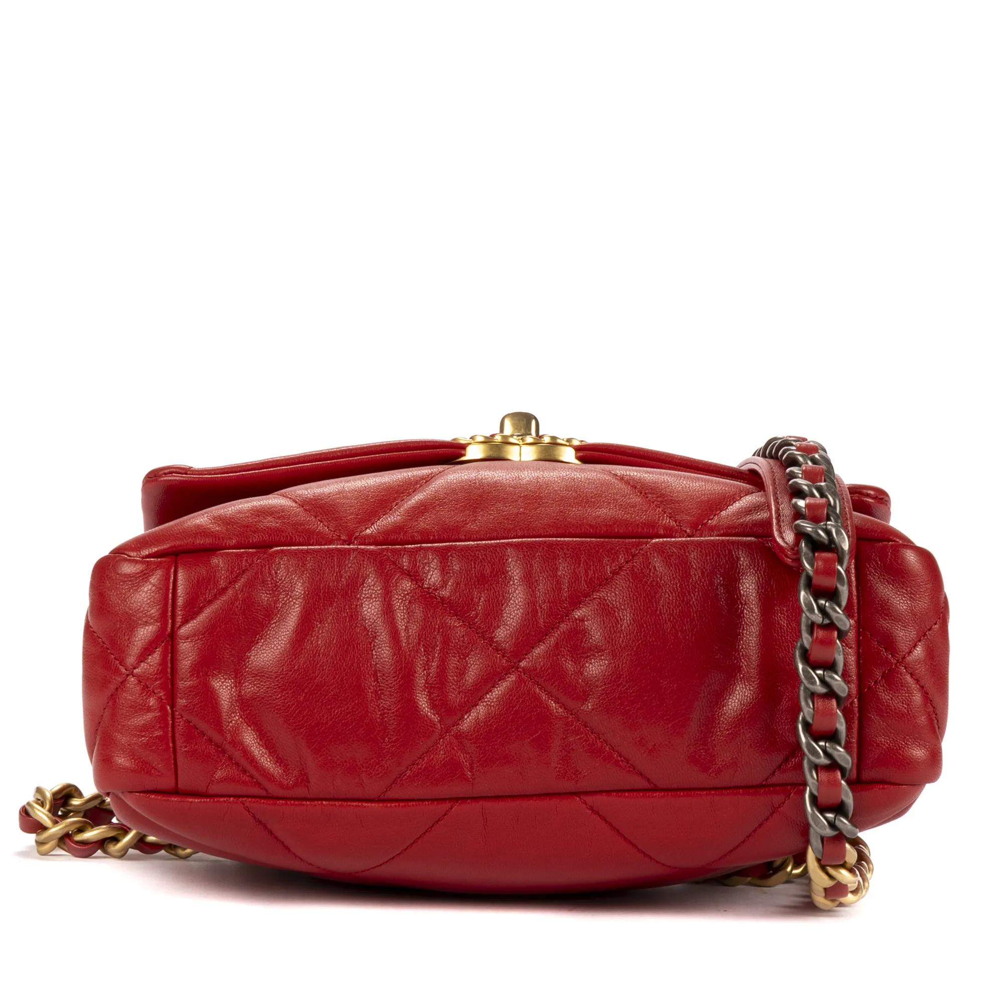 Thumbnail - Chanel Crossbody Bags - Classic 19 Flap - Gr. unisize - in Rot - für Damen
