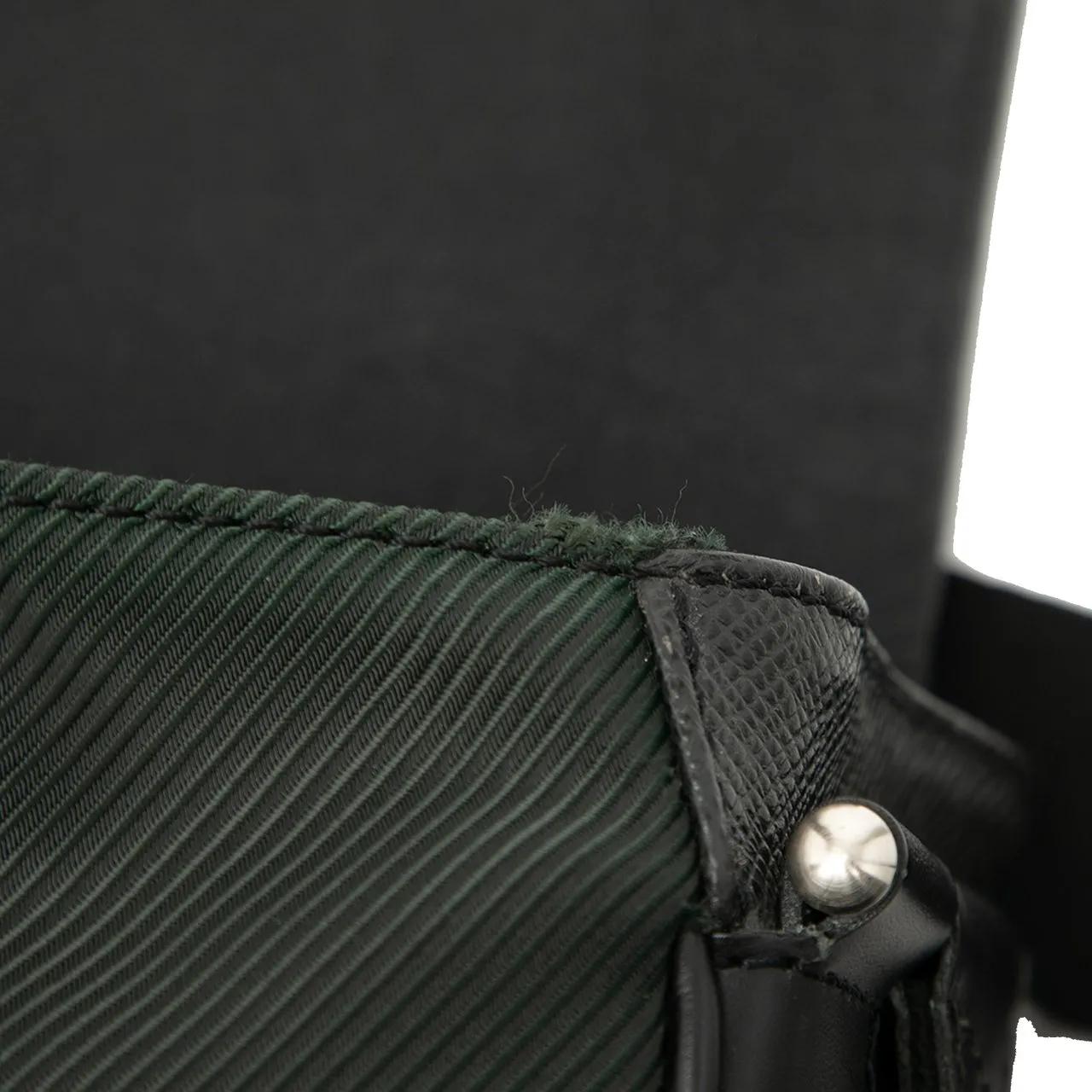 Thumbnail - Louis Vuitton Hobo Bags - Taiga Viktor - Gr. unisize - in Schwarz - für Damen