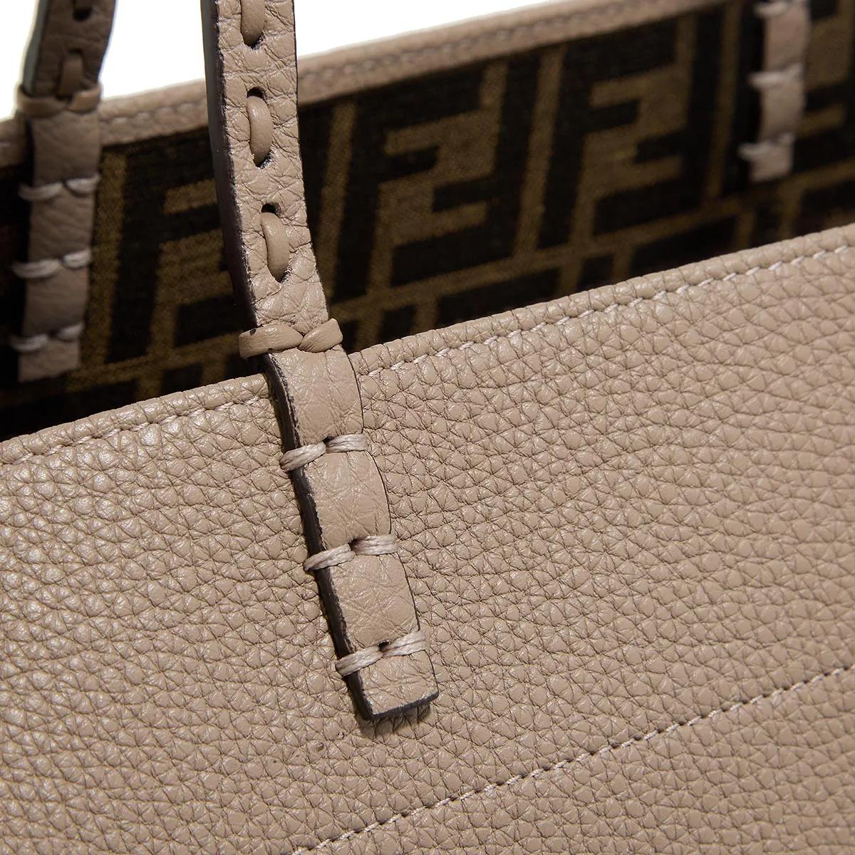 Fendi Shoppers & Totes Roll Media Selleria Bag in grijs