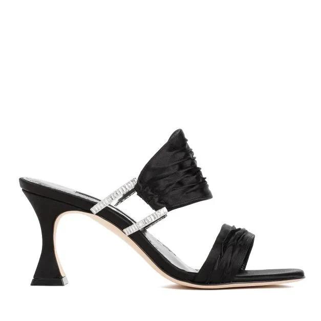 Manolo Blahnik Sandalen & Sandaletten - Black Satin Chinap Sandal - Gr. 36 (EU) - in Schwarz - für Damen