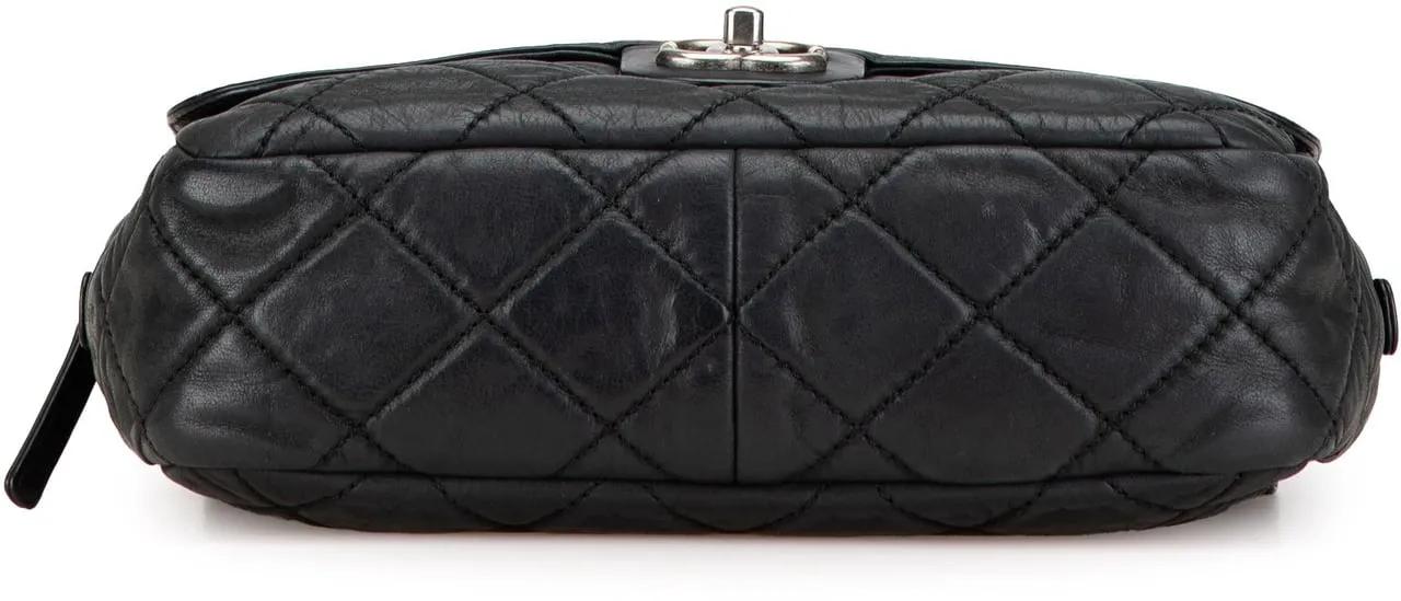 Chanel Hobo bags Medium Aged Calfskin In The Mix Zip Flap in zwart