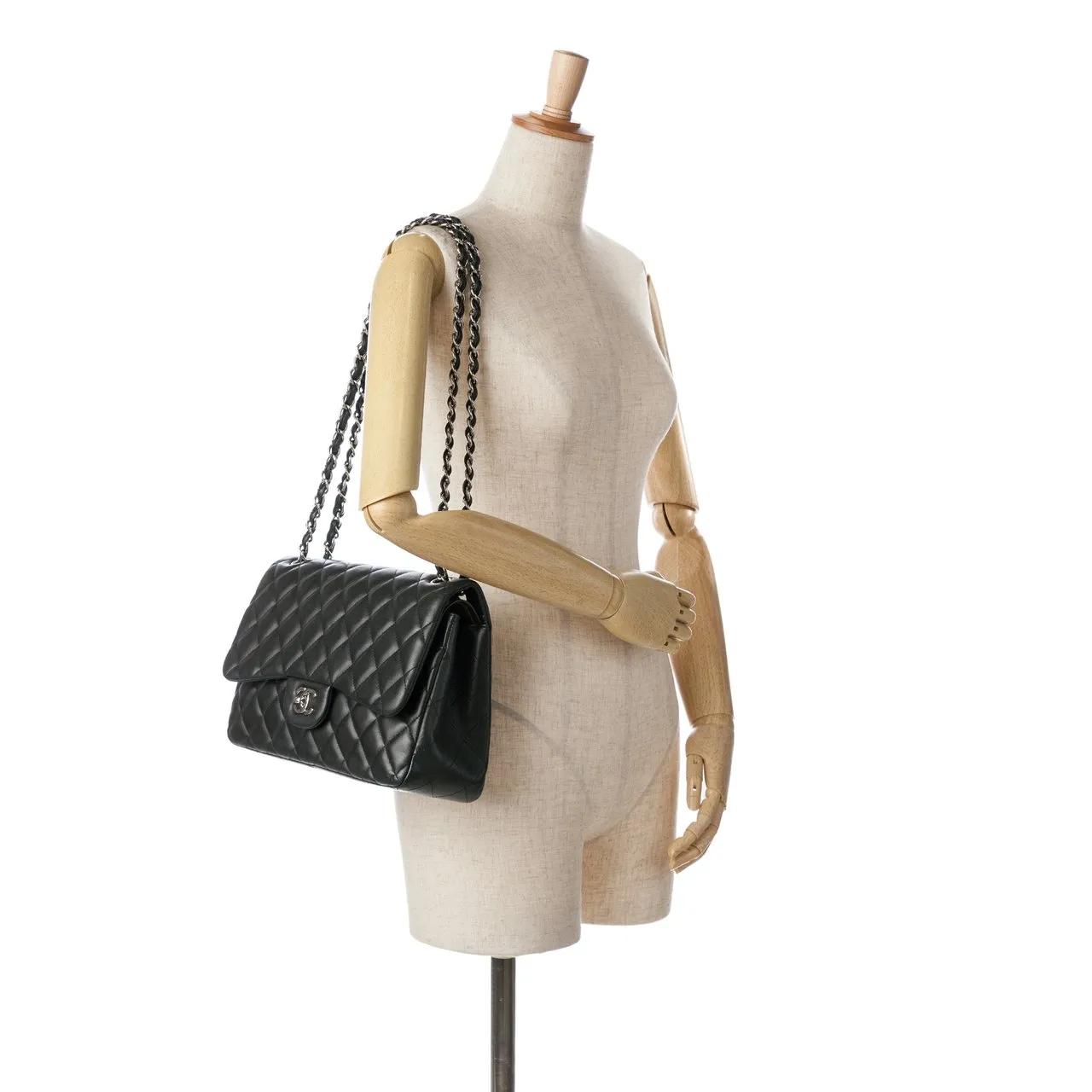 Chanel Hobo bags 2011 Jumbo Classic Lambskin Double Flap in zwart