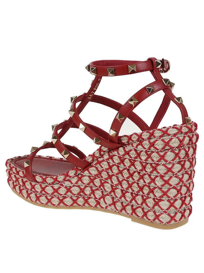 Valentino Garavani Sandalen Wedge With Calfskin Straps in rood