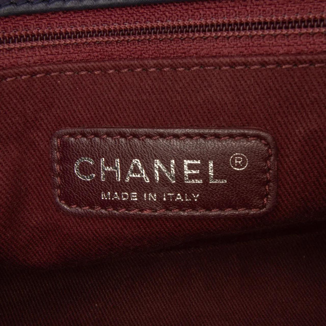 Thumbnail - Chanel Hobo Bags - Chocolate Bar Iridescent Calfskin Bubble Flap - Gr. unisize - in Blau - für Damen