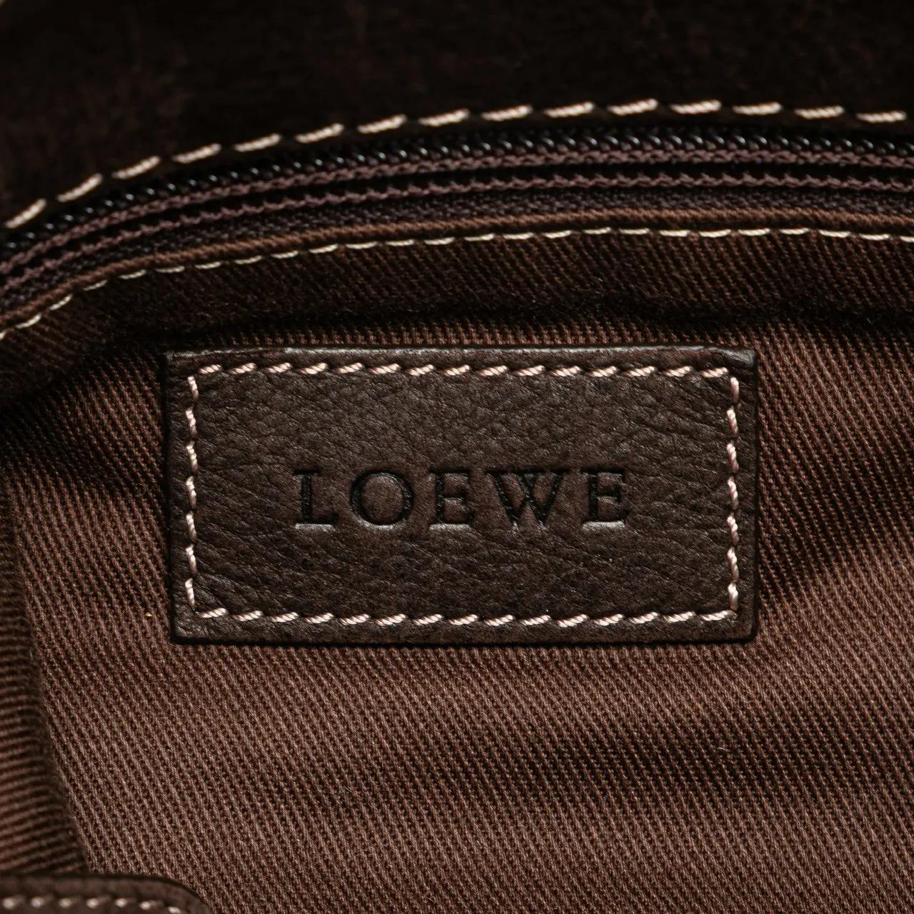 Thumbnail - Loewe Hobo Bags - Anagram Nubuck Crossbody - Gr. unisize - in Braun - für Damen