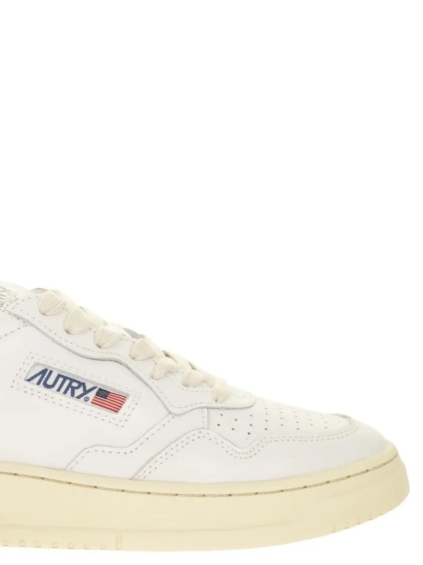 Thumbnail - Autry Low-Top Sneaker - Medalist Low - Leather Sneakers - Gr. 46 (EU) - in Weiß - für Damen