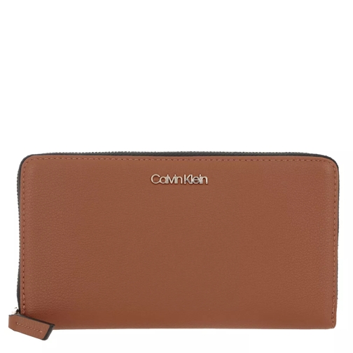 Calvin Klein Extra Large Wallet  Cognac Portemonnaie mit Zip-Around-Reißverschluss