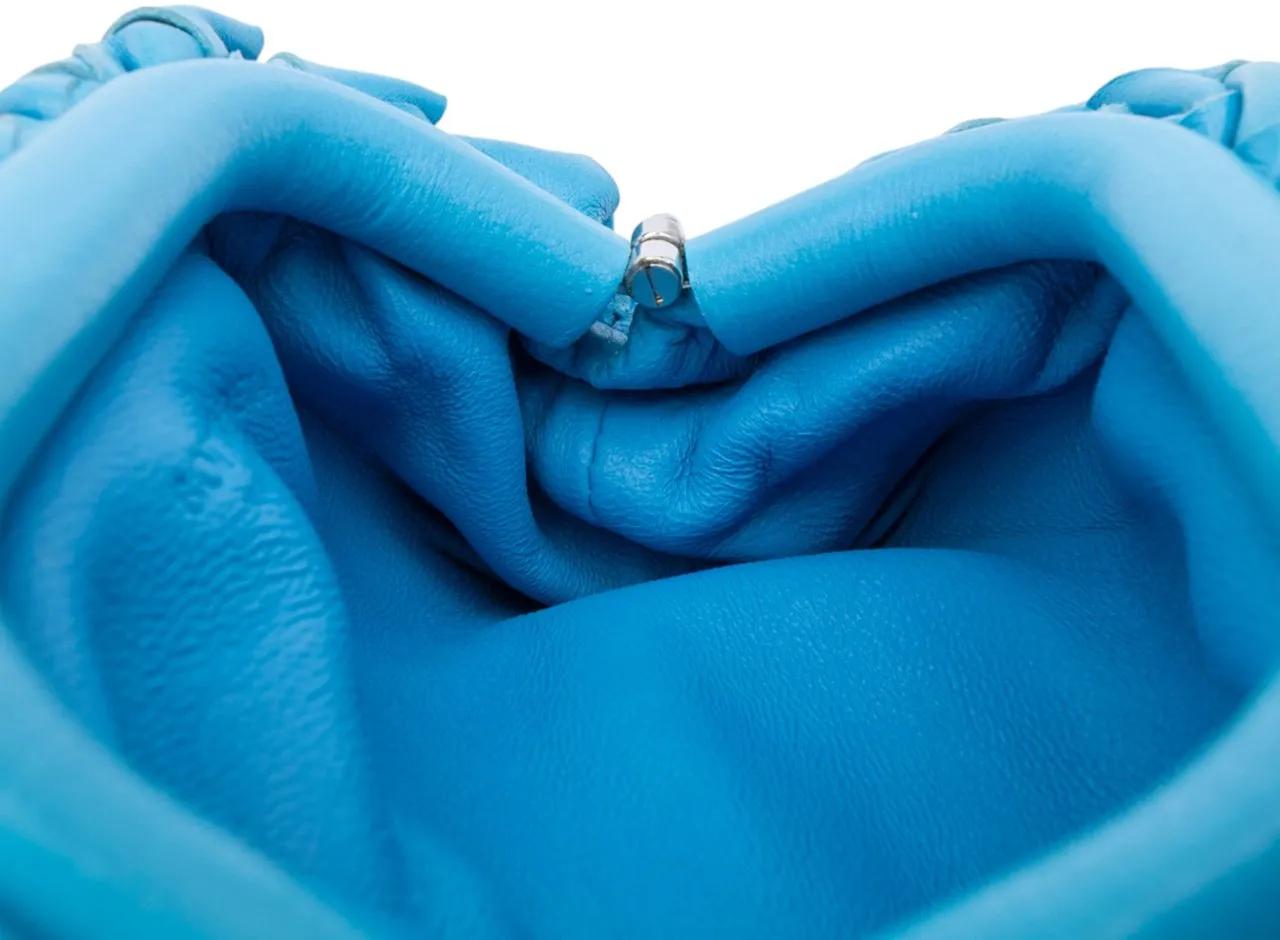 Thumbnail - Bottega Veneta Hobo Bags - Nappa Intrecciato The Extra Mini Pouch Crossbody - Gr. unisize - in Blau - für Damen