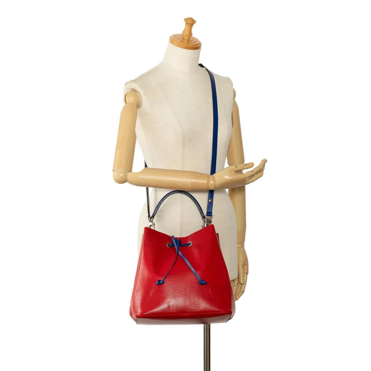 Thumbnail - Louis Vuitton Hobo Bags - Epi NeoNoe MM - Gr. unisize - in Rot - für Damen