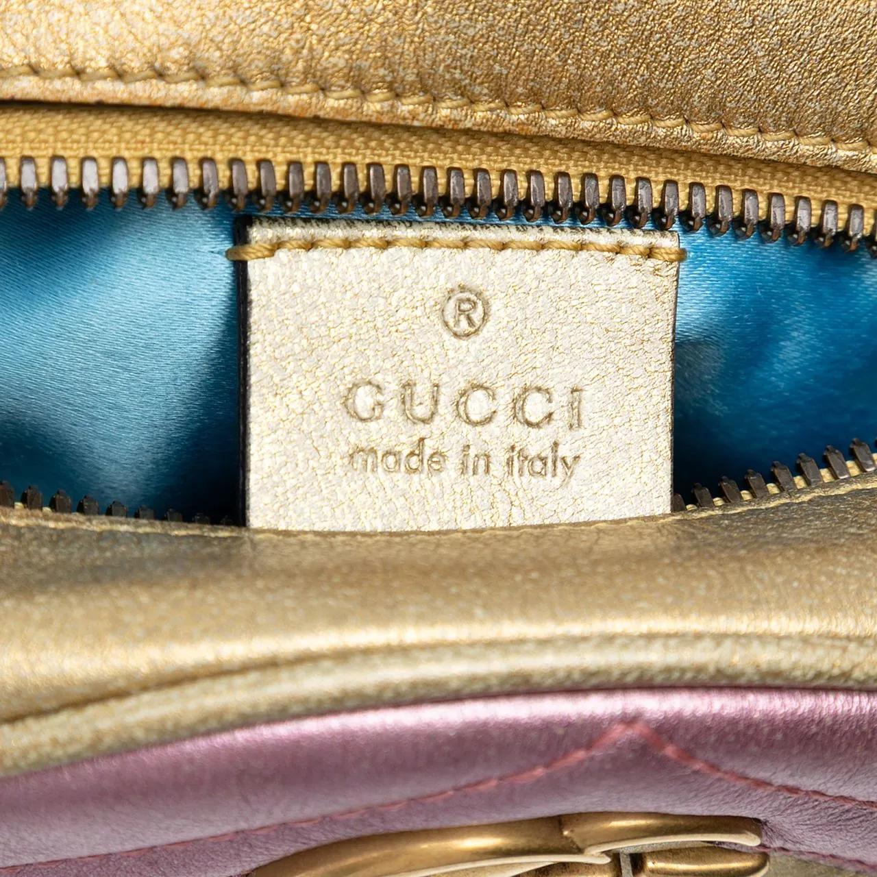 Thumbnail - Gucci Hobo Bags - Mini GG Marmont Matelasse Metallic Leather Round C - Gr. unisize - in Gold - für Damen