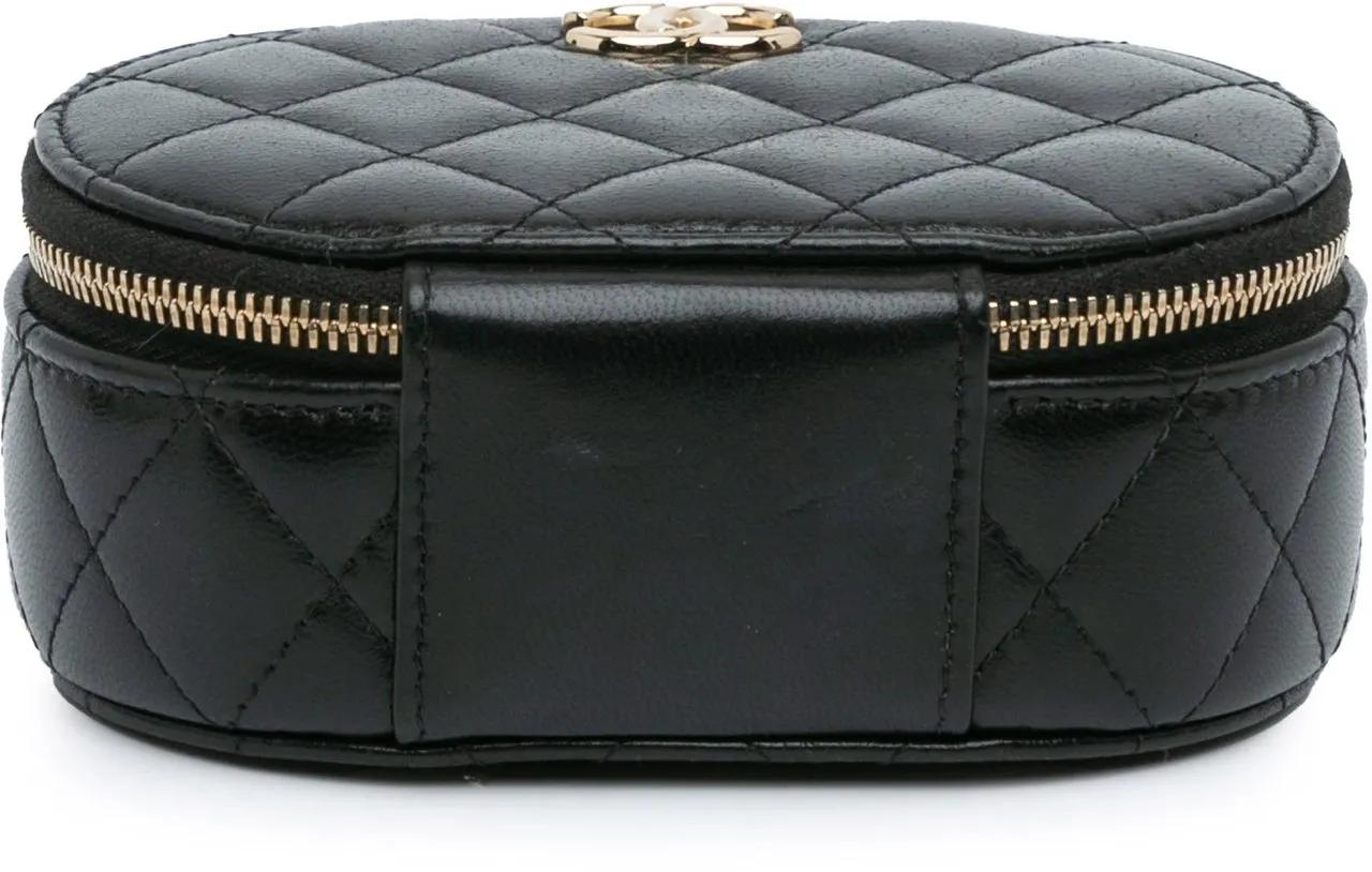 Chanel Crossbody bags 2021 CC Quilted Lambskin Oval Top Handle Clutch in zwart