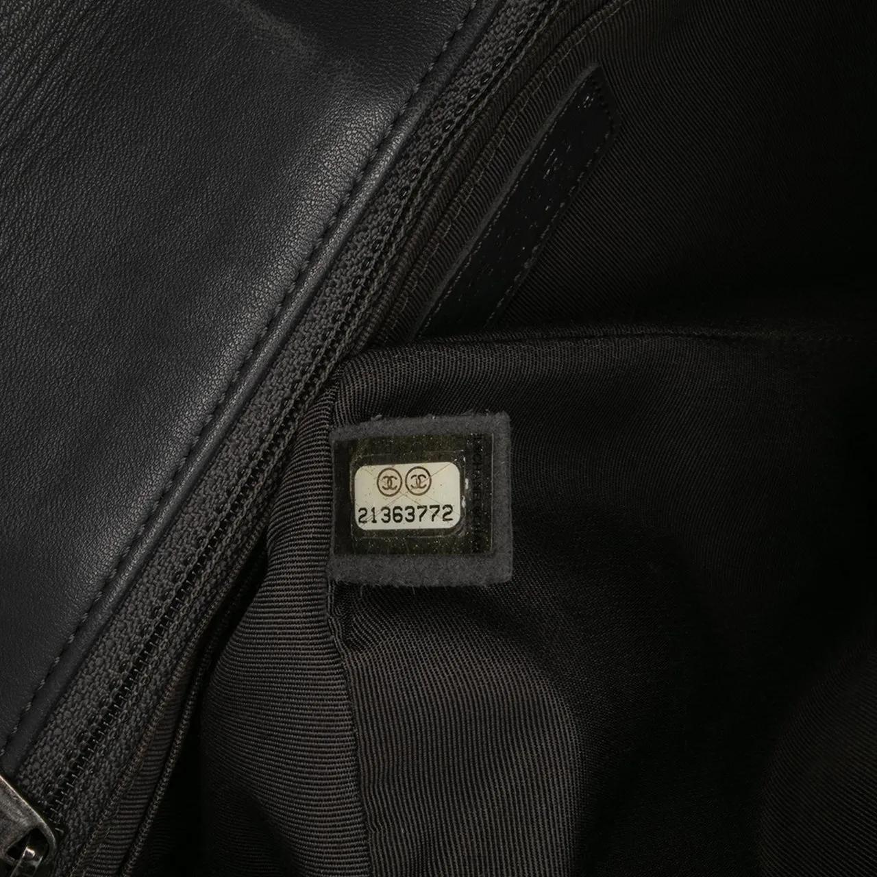 Thumbnail - Chanel Hobo Bags - Paris-Salzburg Jumbo Bicolor Quilted Lambskin Tyro - Gr. unisize - in Grau - für Damen