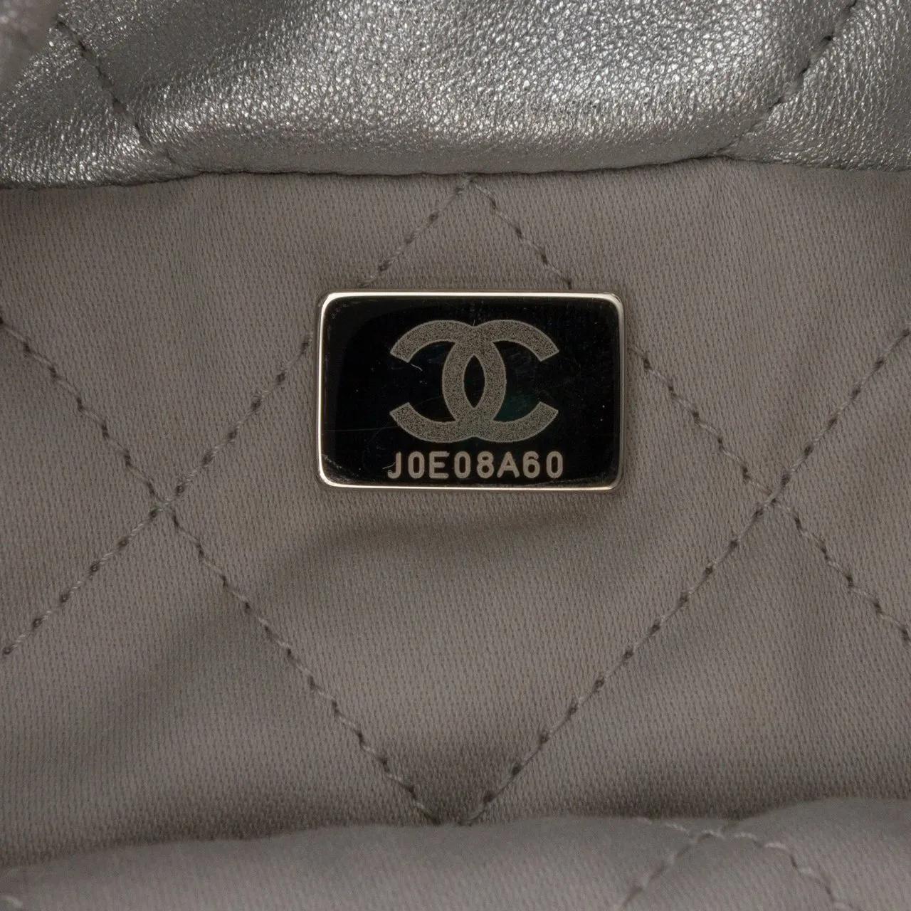 Thumbnail - Chanel Hobo Bags - Mini Metallic Calfskin 22 Satchel - Gr. unisize - in Silber - für Damen
