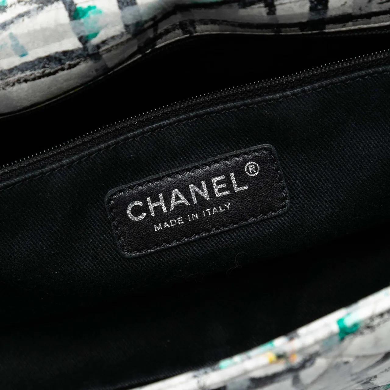 Thumbnail - Chanel Hobo Bags - Medium Calfskin Hand Painted Graffiti Flap - Gr. unisize - in Weiß - für Damen