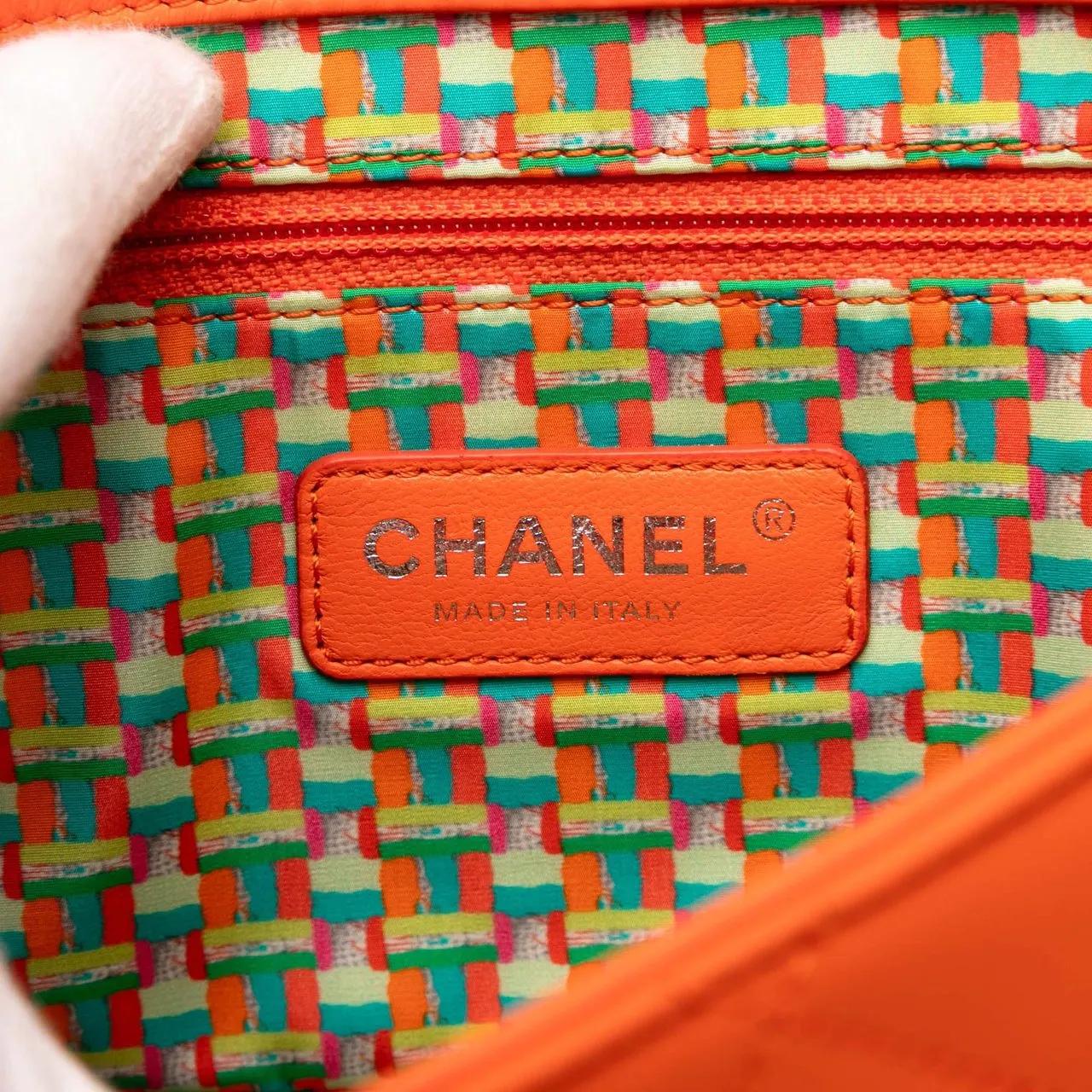 Thumbnail - Chanel Hobo Bags - Medium Quilted Lambskin Rubber Coco Rain Flap - Gr. unisize - in Orange - für Damen