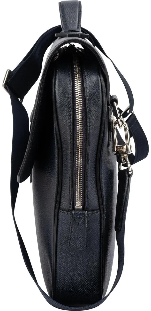 Thumbnail - Louis Vuitton Crossbody Bags - Louis Vuitton Bleu Taiga Leather Vassili PM Busine - Gr. unisize - in Blau - für Damen