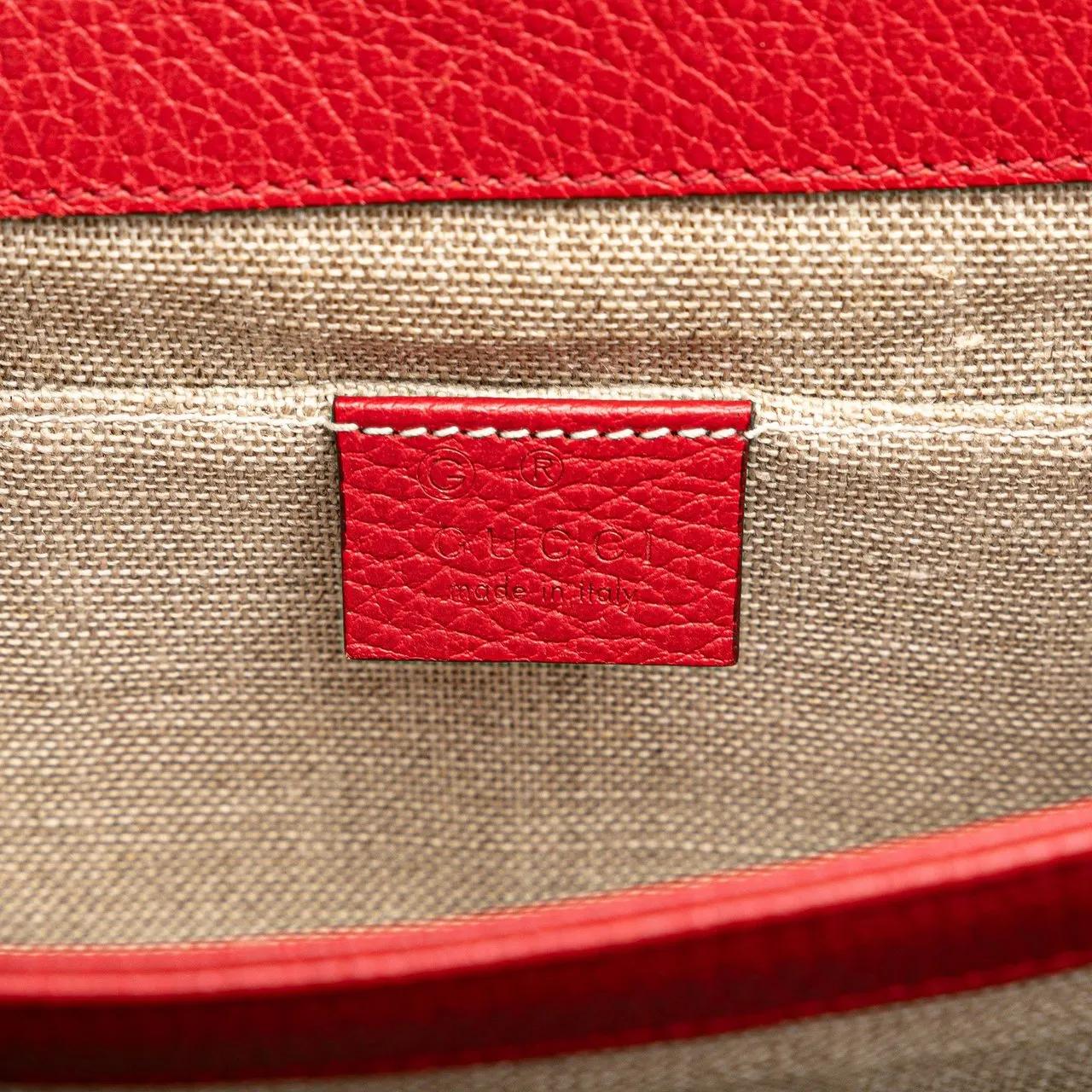 Gucci Hobo bags Small Dollar Calfskin Interlocking G Crossbody in rood