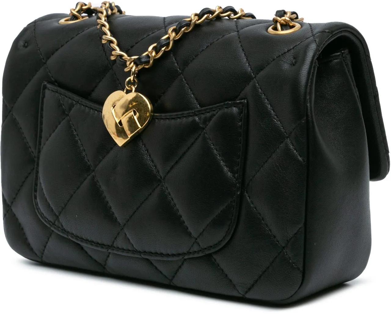 Chanel Totes & shoppers Mini Rectangular Quilted Lambskin Heart Charms Fla in zwart