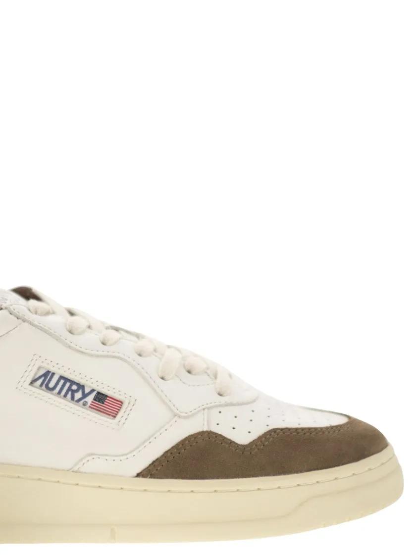 Thumbnail - Autry Low-Top Sneaker - Medalist Low - Sneakers In Goatskin And Suede - Gr. 42 (EU) - in Weiß - für Damen