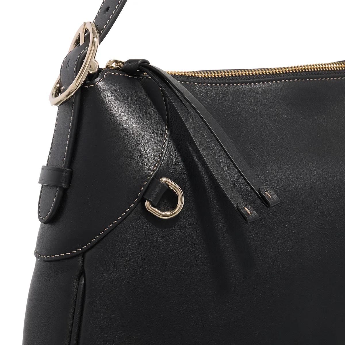 Gucci Crossbody bags GG Emblem Shoulder Bag in zwart