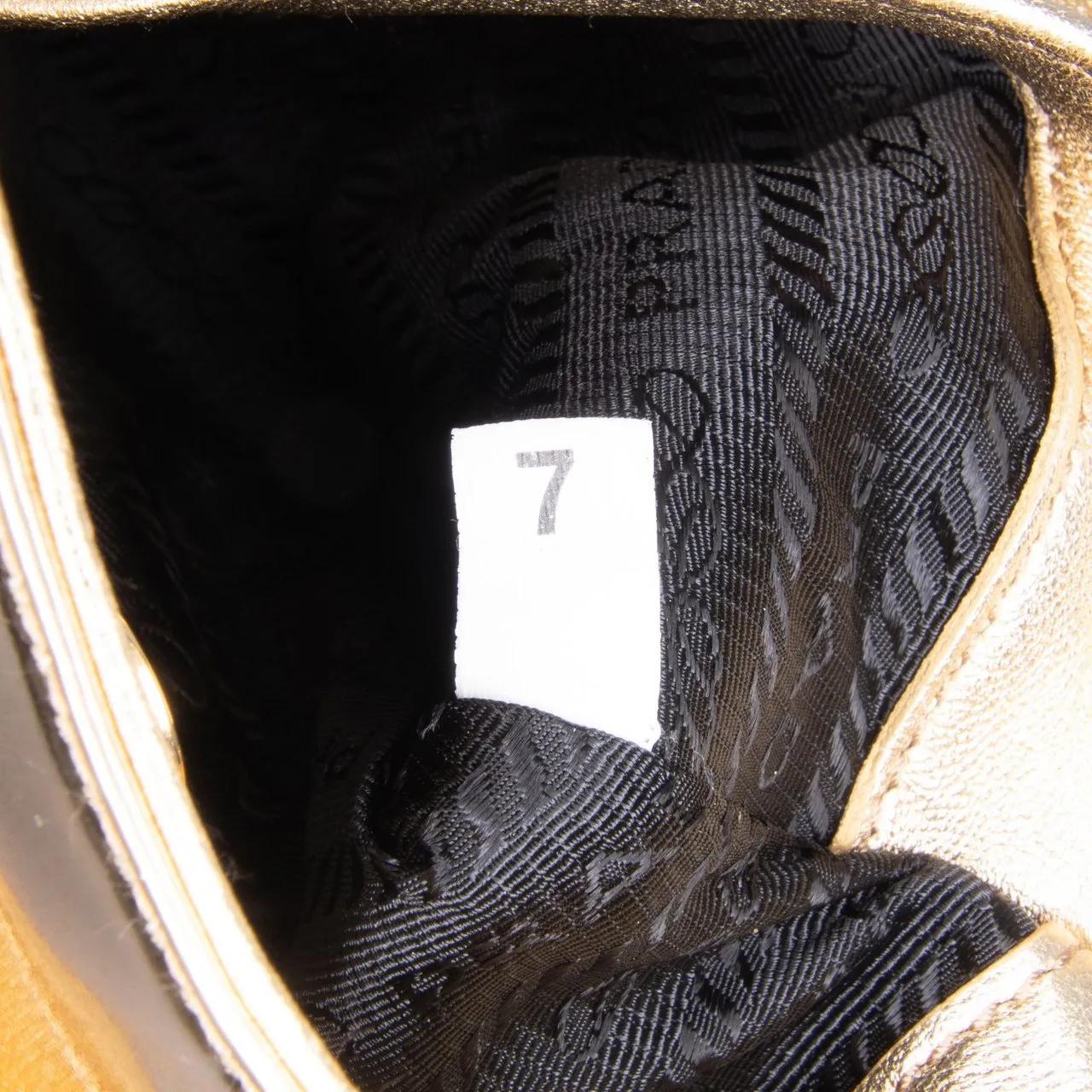 Prada Hobo bags 2019-2023 Spazzolato Cleo Shoulder Bag in goud