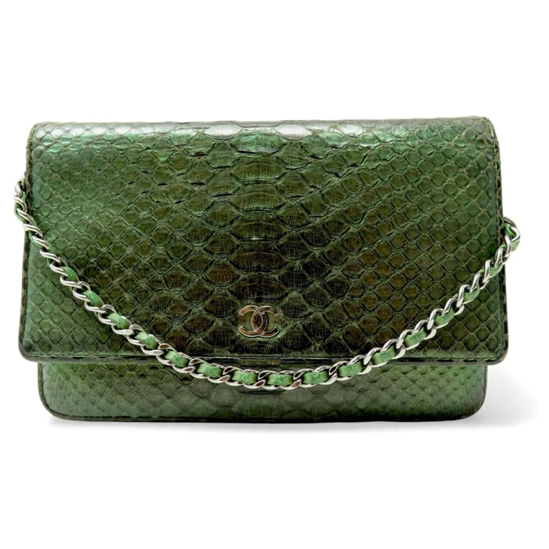Chanel Pochette CHANEL WALLET ON CHAIN LIMITIERTE AUFLAGE AUS PYTH grün