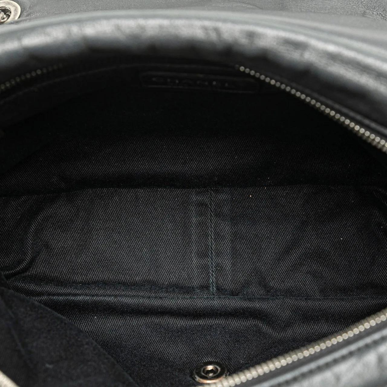 Chanel Hobo bags Medium Aged Calfskin In The Mix Zip Flap in zwart