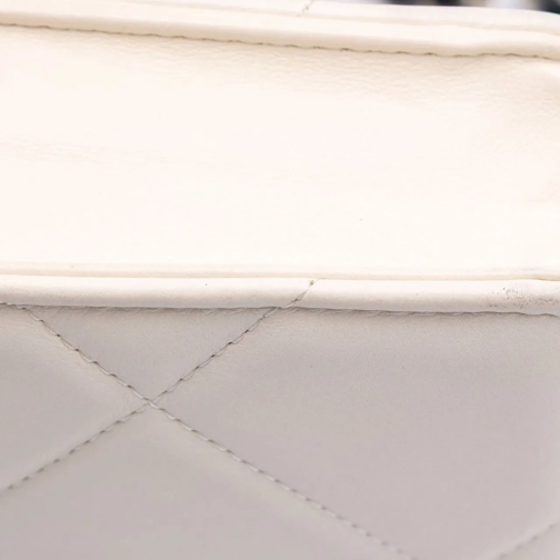 Chanel Porte-cartes 2021-2024 Quilted Lambskin 19 Wallet on Chain weiß (Image 13)