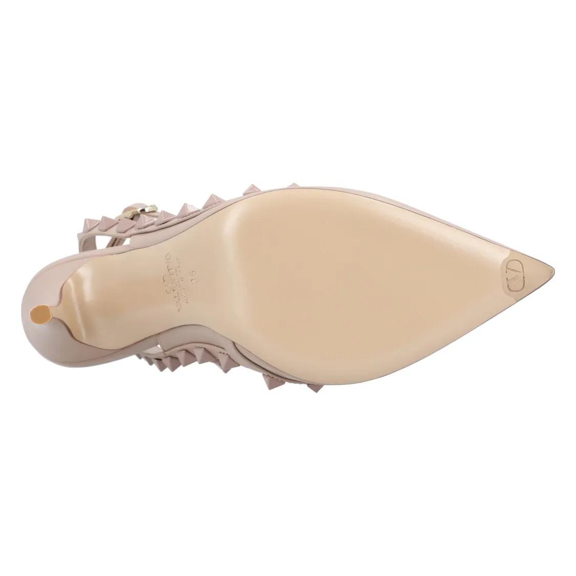Thumbnail - Valentino Garavani Hohe Schuhe - Pointed Toe Rockstud Pumps With Adjustable Ankle S - Gr. 40 (EU) - in Beige - für Damen