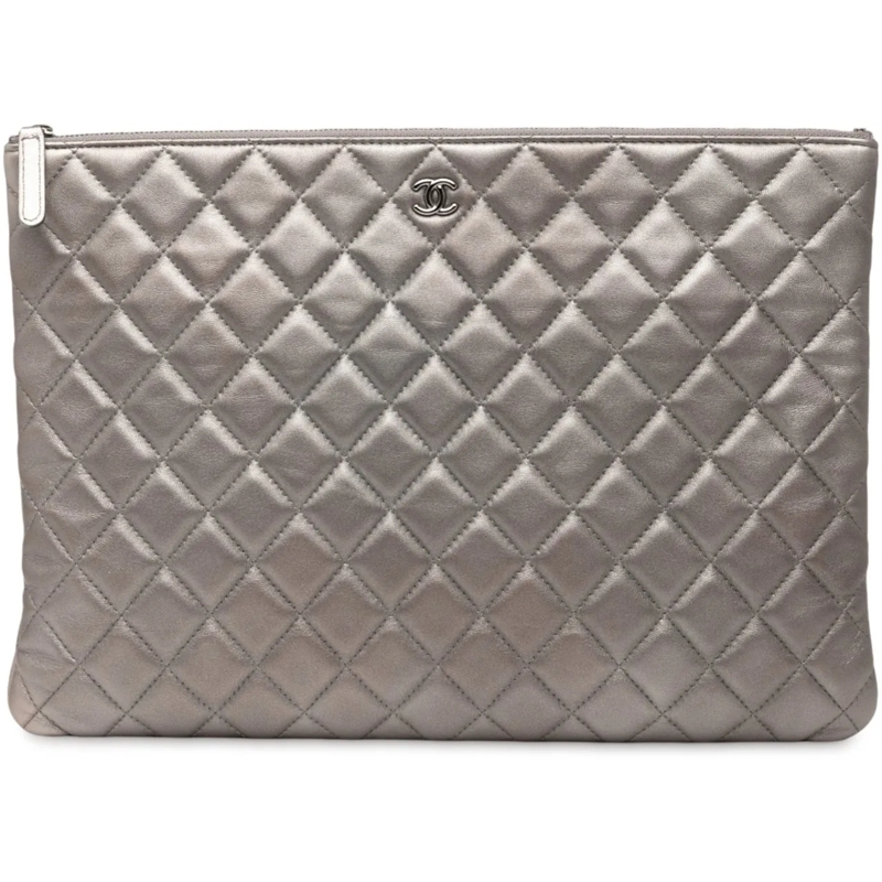 Chanel Pochette Large Quilted Metallic Lambskin O Case Clutch silber