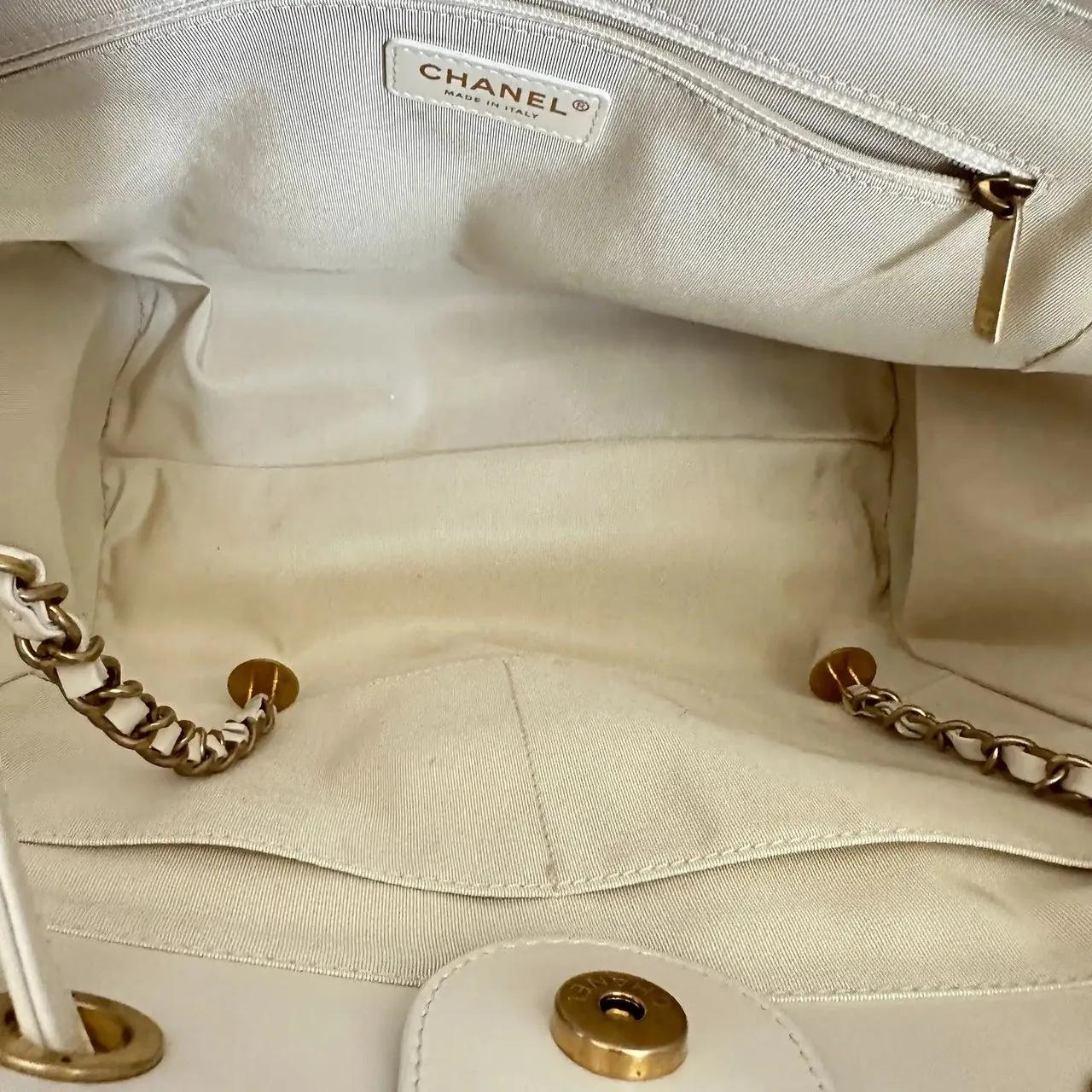 Thumbnail - Chanel Shopper - Chanel Deauville Charms Small aged Calfskin 2021 / - Gr. unisize - in Schwarz - für Damen