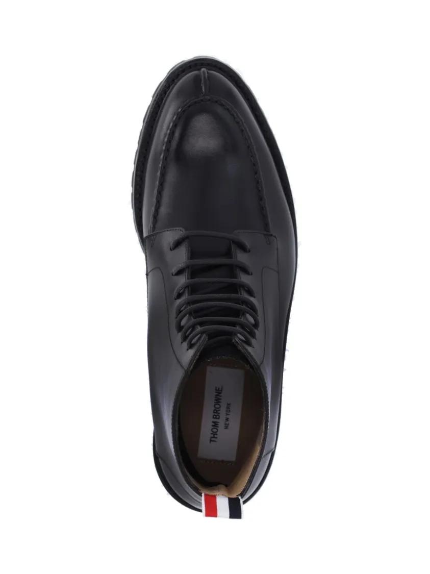 Thumbnail - Thom Browne Stiefel - Classic Commando' Black Leather Derby Boots – Blac - Gr. 8 - in Schwarz - für Damen