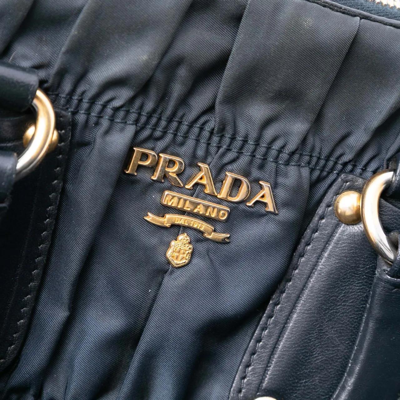 Thumbnail - Prada Hobo Bags - Tessuto Gaufre Satchel - Gr. unisize - in Schwarz - für Damen