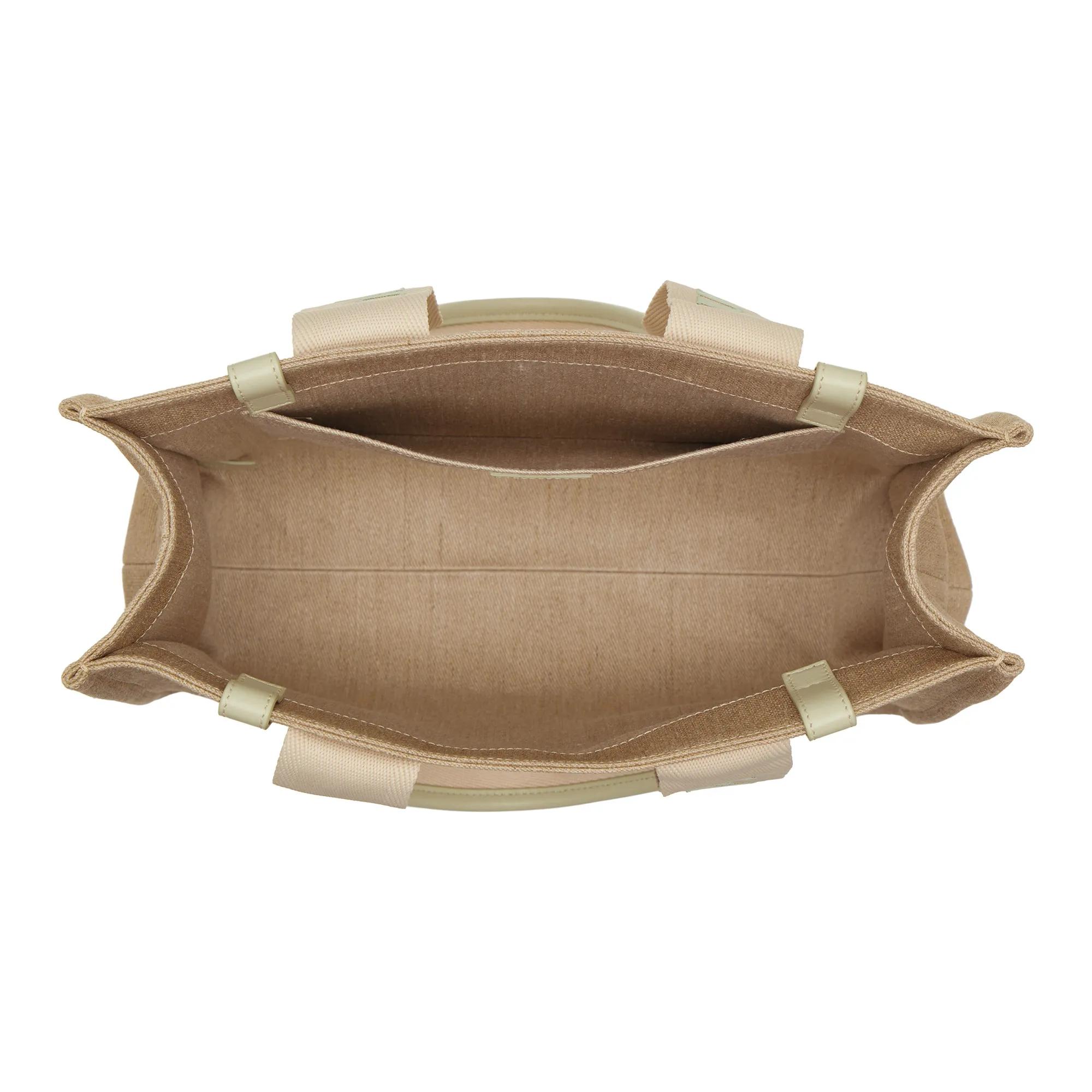 Chloé Shoppers & Totes Woody in beige