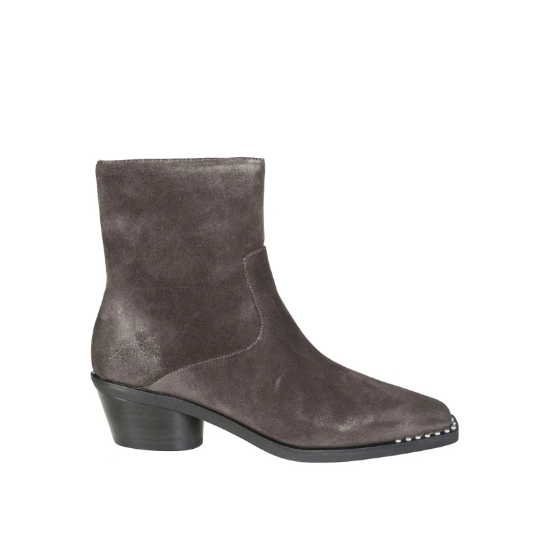 Ash Stiefel Hasley03 Africa