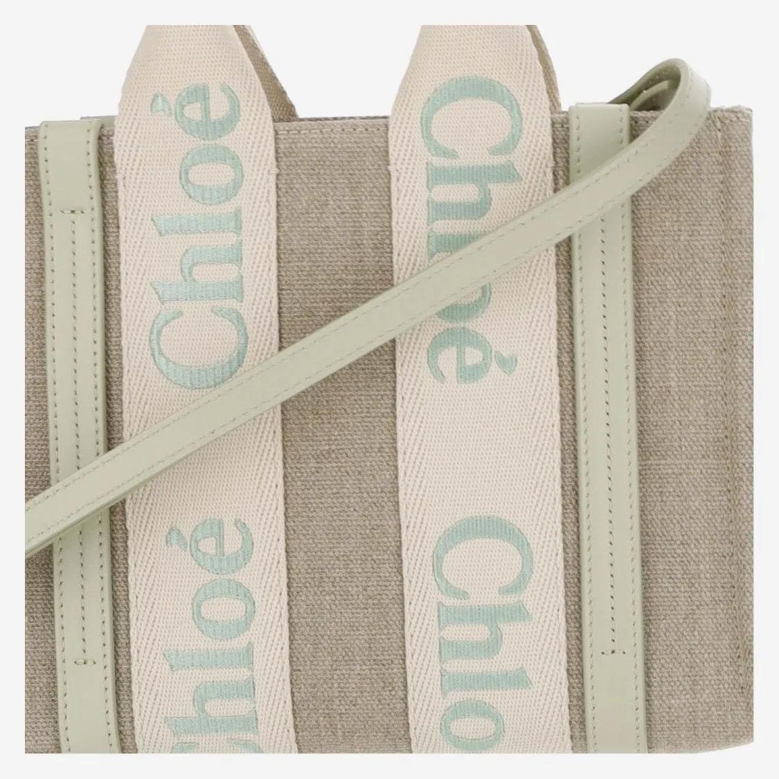 Chloé Shoppers & Totes Woody Tote Bag in grijs