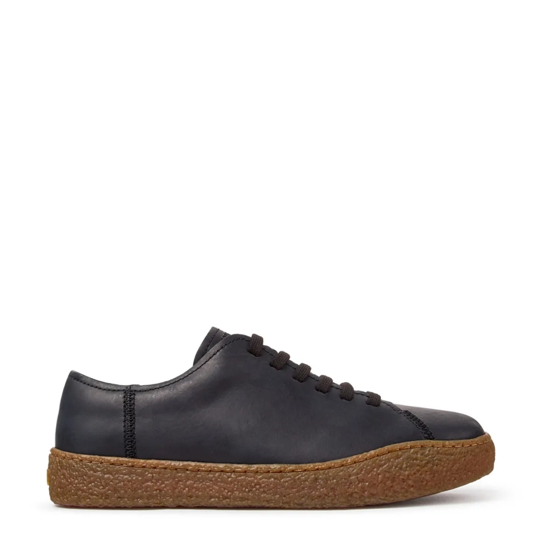 Camper Low-Top-Sneaker Der Peu Terreno ist ein lässiger Schuh mit Rundumn schwarz
