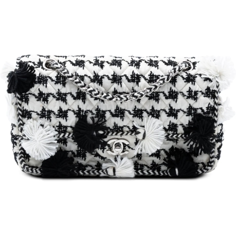 Chanel Schultertasche Medium Classic Embroidered Canvas Double Flap weiß