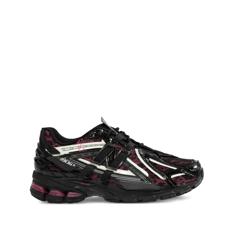 New Balance Low-Top-Sneaker Dynamic Design Sneakers With Burgundy Accents Black