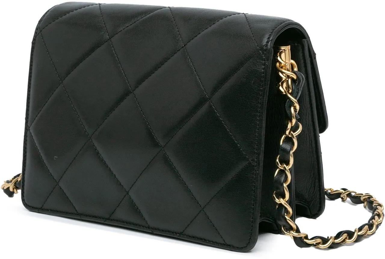 Thumbnail - Chanel Hobo Bags - 2021-2024 Quilted Lambskin Octagonal Buckle Crossb - Gr. unisize - in Schwarz - für Damen