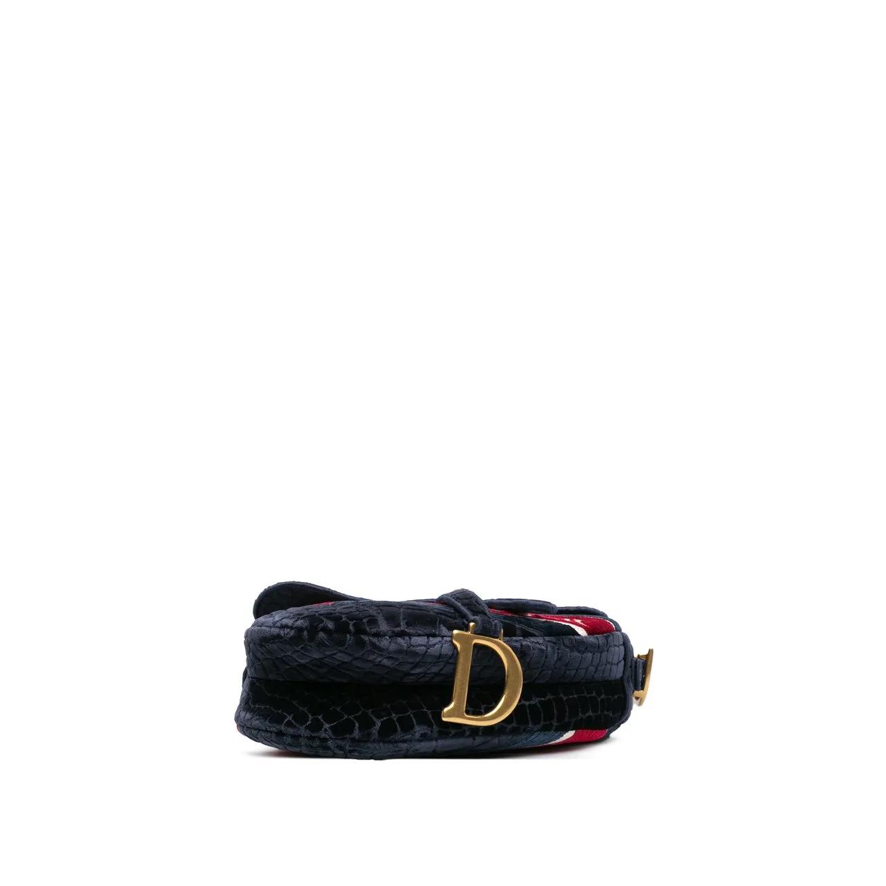 Thumbnail - Christian Dior Hobo Bags - 2021 Velvet Crocodile Effect Embroidered Saddle Ba - Gr. unisize - in Blau - für Damen