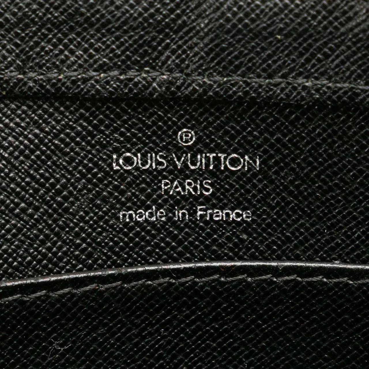 Thumbnail - Louis Vuitton Clutches - Taiga Baikal - Gr. unisize - in Schwarz - für Damen