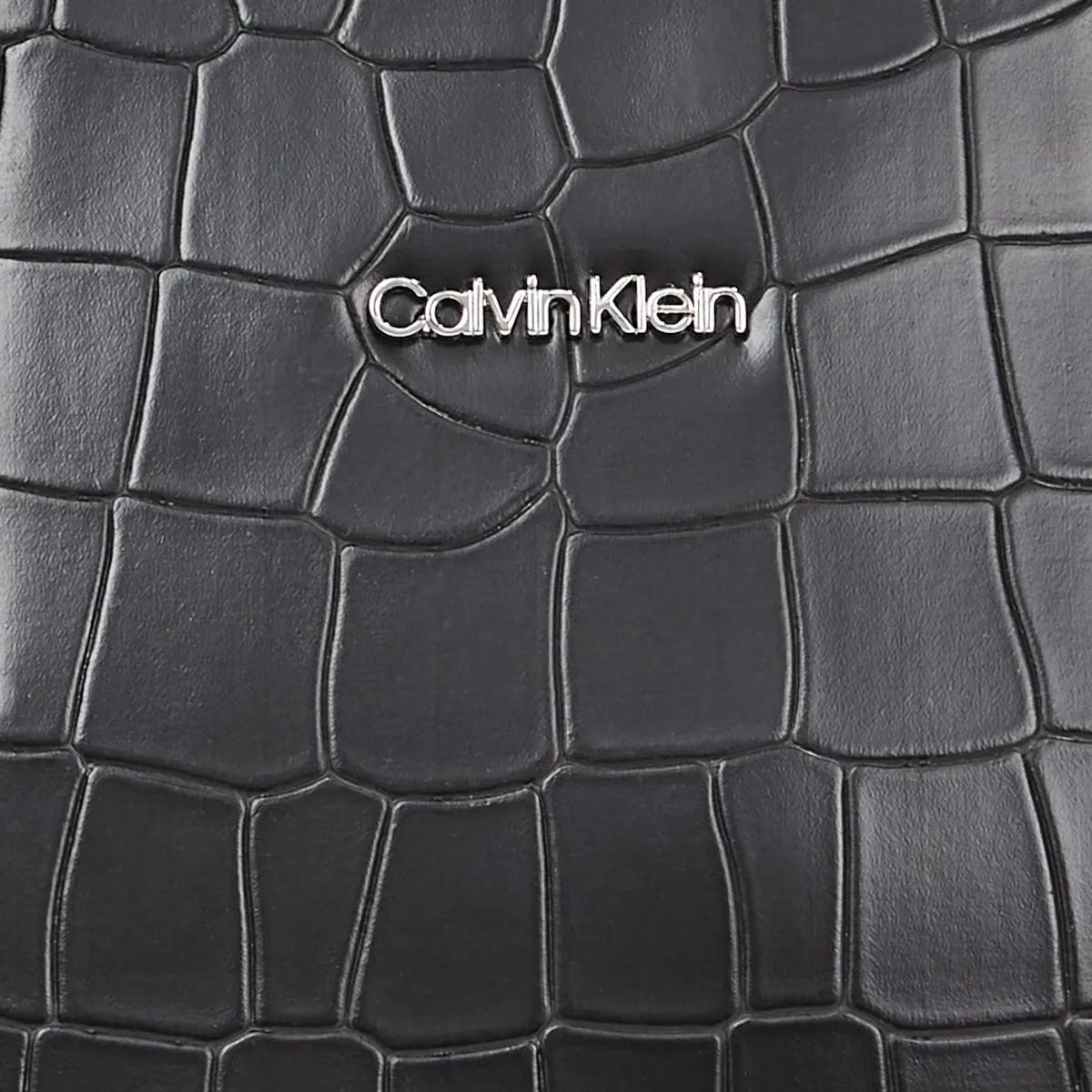 Calvin Klein Crossbody bags Must Handtasche in zwart