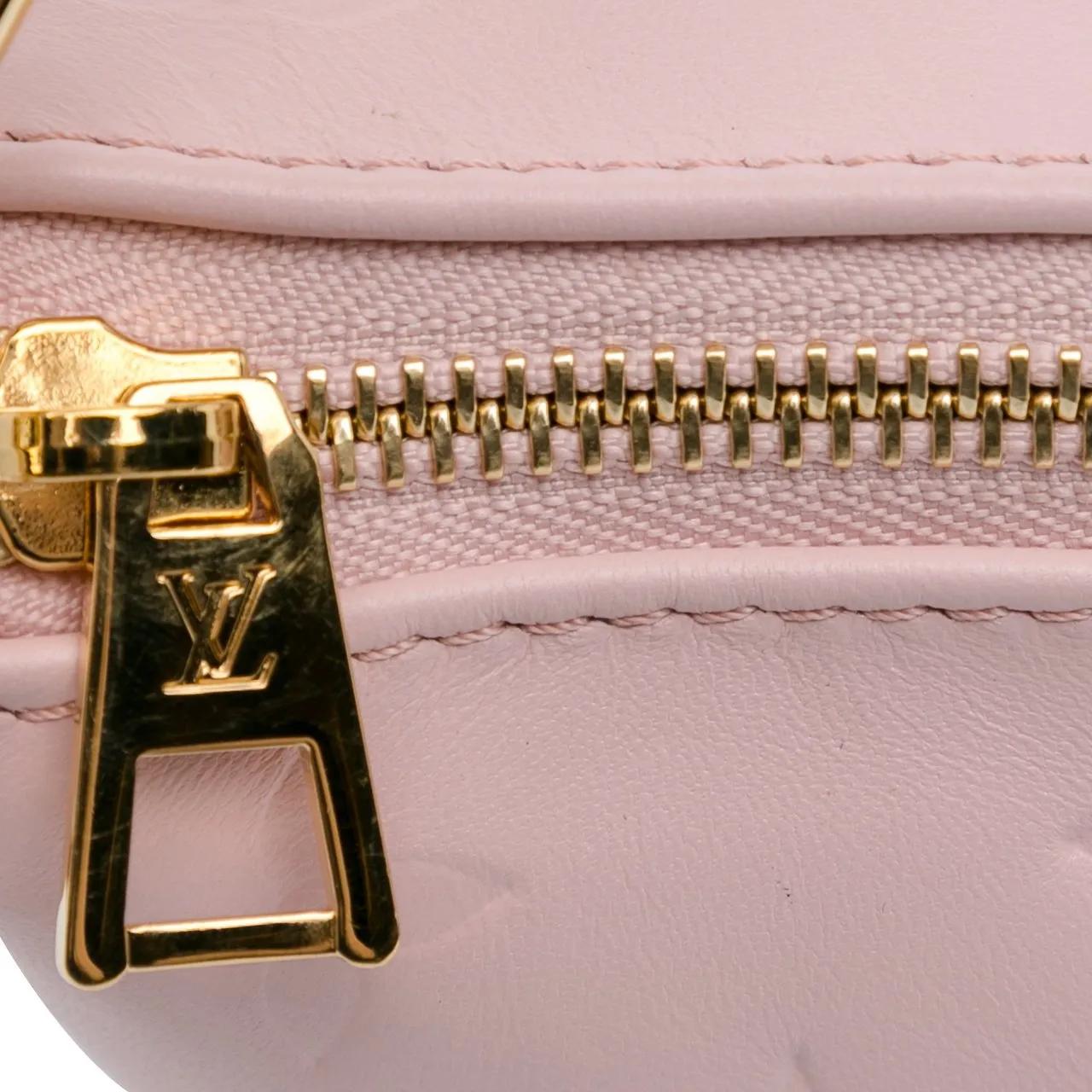 Louis Vuitton Hobo bags 2021-present Monogram Embossed Puffy Lambskin Cous in bruin