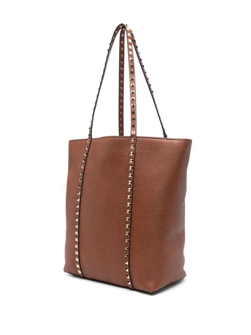 Valentino Garavani Shoppers & Totes Rockstud Tote Bag in bruin
